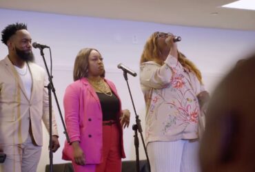 Ruth La’Ontra and Bishop Leonard Scott Present Stirring Live Performance of "No Never Alone" Hymn