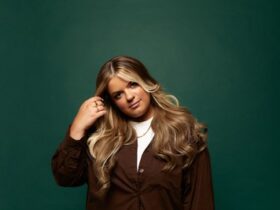 Anna Golden to Share Stage with Chris Tomlin for Christmas Concerts Anna Golden