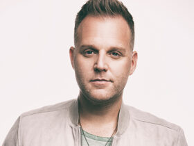 Matthew West Releases "Don't Stop Praying" and Announces 2024 Tour Matthew West