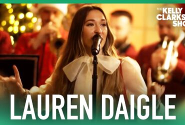 Lauren Daigle Performs NYC street busking rendition of “Jingle Bells” on The Kelly Clarkson Show