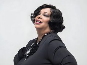 Singer Ellen Hayes