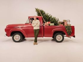 Matthew West Announces New Holiday Album Come Home For Christmas and 2025 Tour Matthew- West Come Home For Christmas press photo credit Hannah Corwin