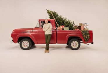 Matthew- West Come Home For Christmas press photo credit Hannah Corwin
